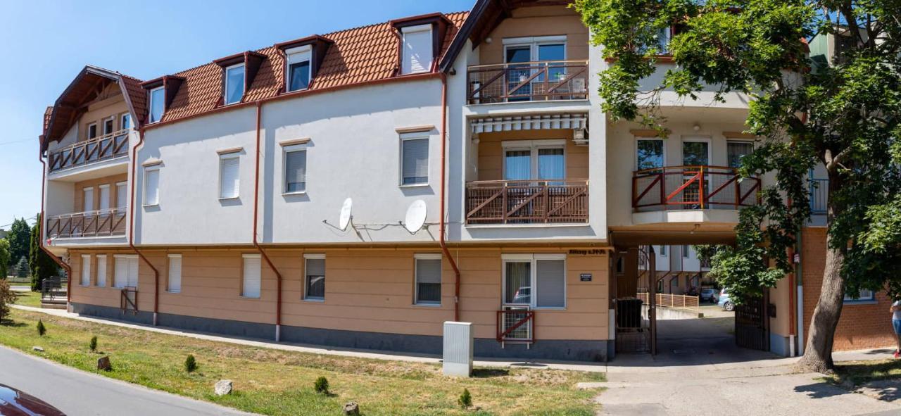 László Apartman - Hajdúszoboszló Esterno foto